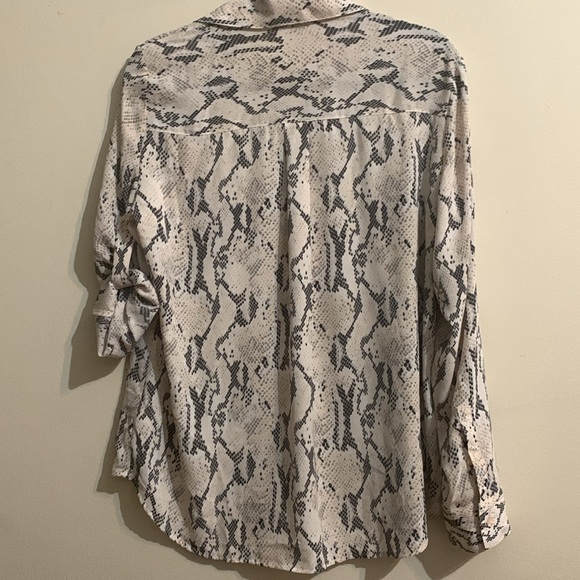 Express Snake Skin Portofino Button Down Shirt - Gray and Blush Pink - Picture 7 of 8